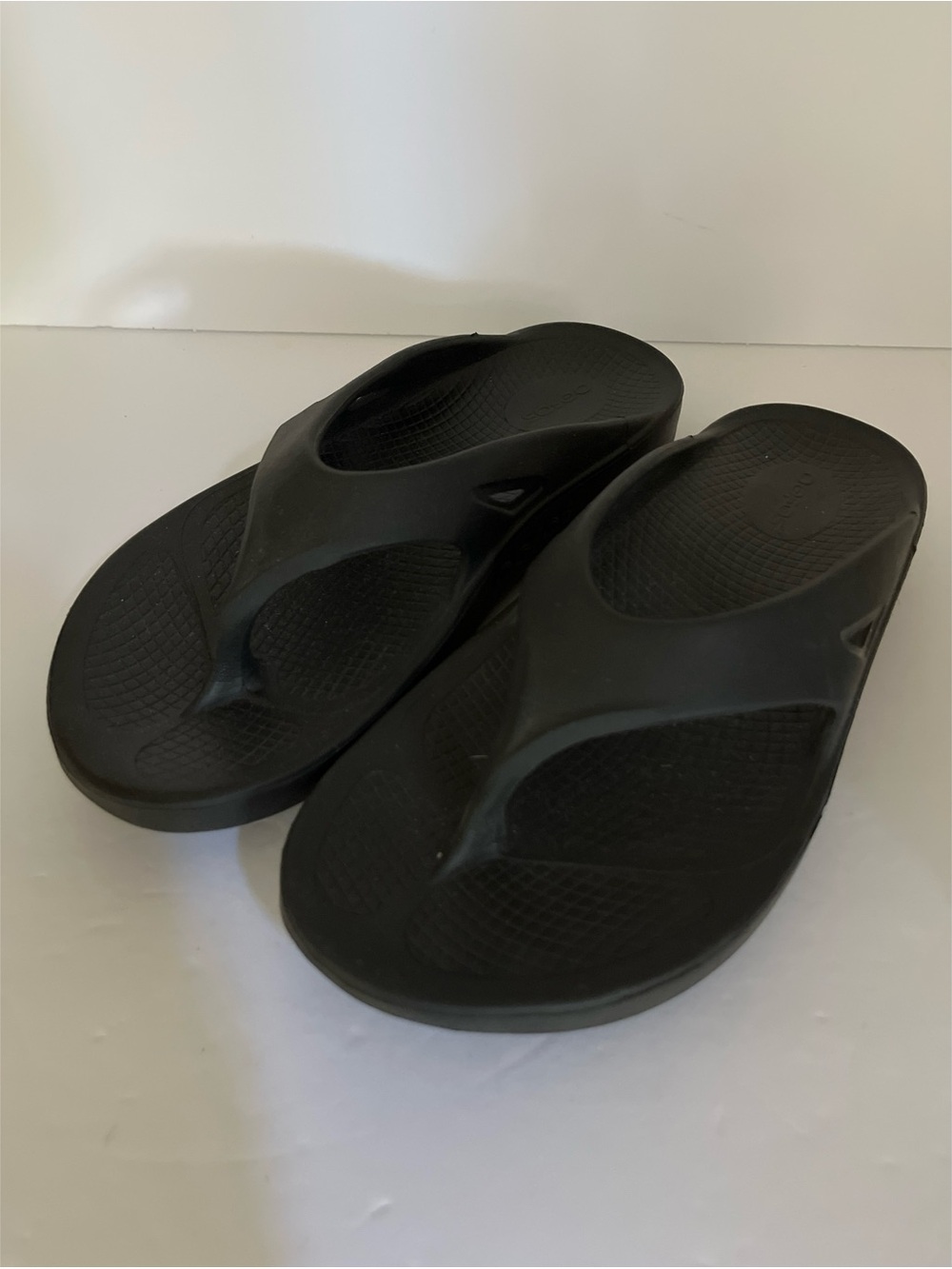 Oofos Ooriginal Black Sandals Unisex Size 40